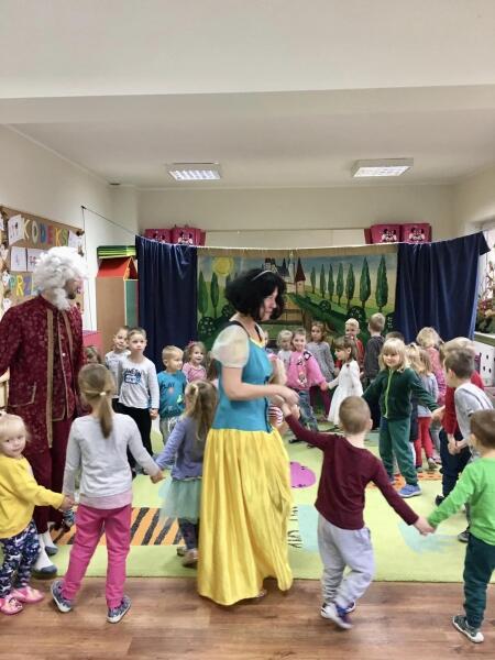 Wizyta Teatru Krak-Art ze sztuką ,,Królewna Śnieżka'' 