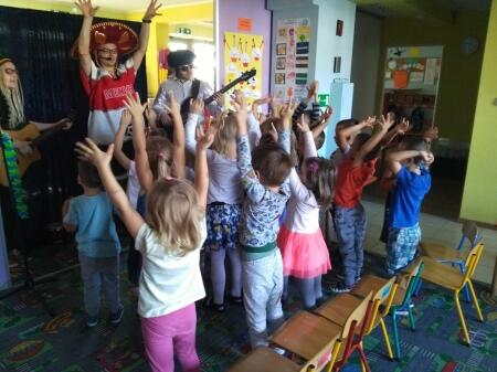 PRZEDSTAWIENIE MUZYCZNE 