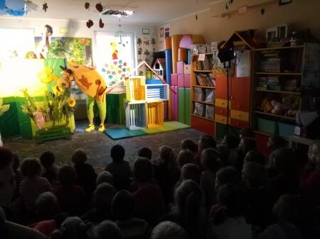 PRZEDSTAWIENIE TEATRALNE 