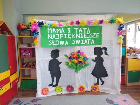 PRZEDSTAWIENIE NA DZIEŃ MAMY I TATY